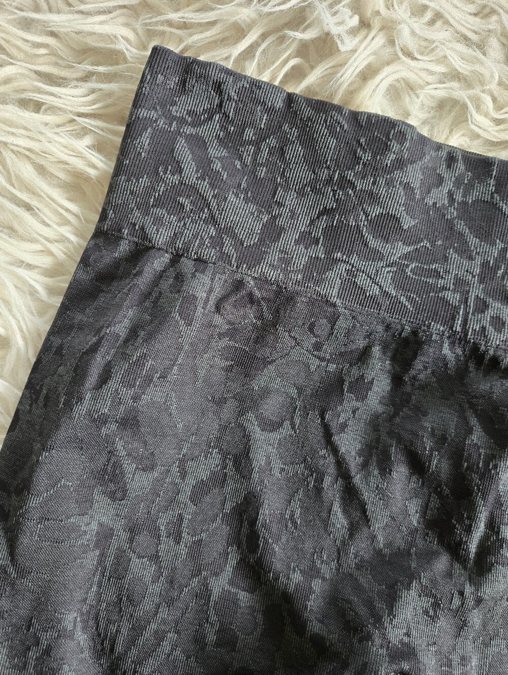 Gymshark Cycling Shorts - Picture 2 of 4